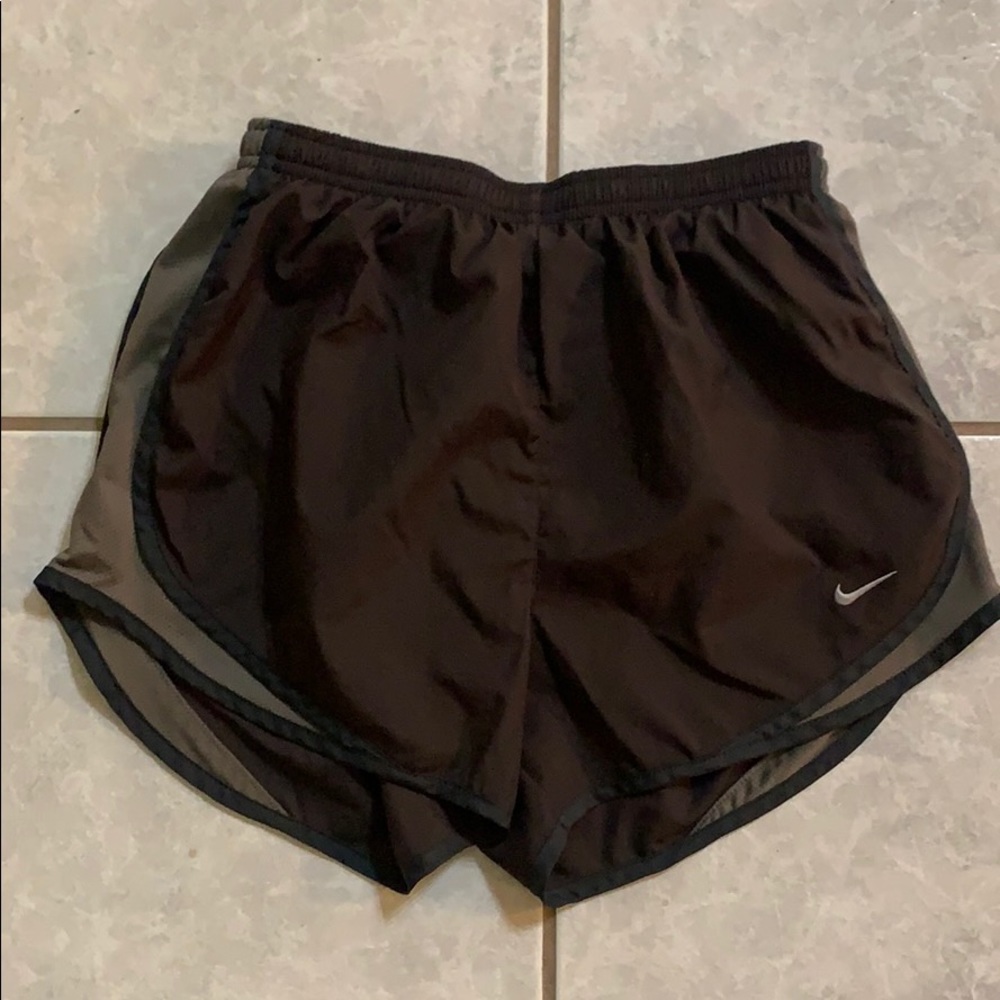 Nike Tempo Shorts - S - Brown